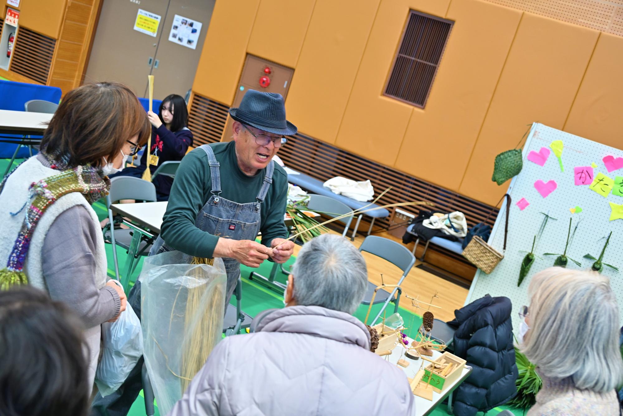 片桐さんの児玉地域の材料を使ったものづくりワークショップ