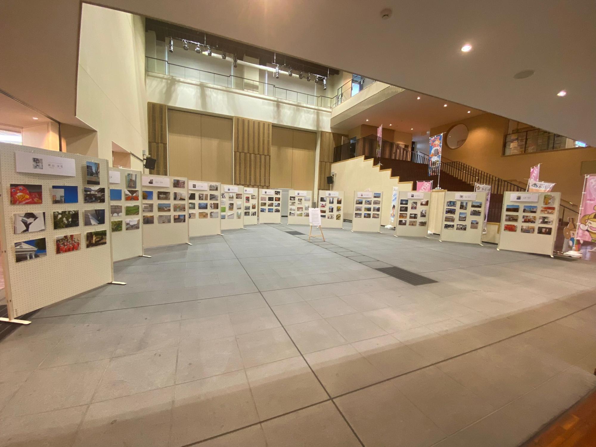 はにぽんプラザで開催した写真展の様子