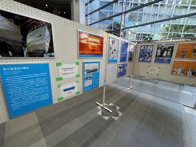 市民ホールに展示された第五福竜丸パネルの写真