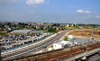 道路と線路が写っている区画整理事業の写真