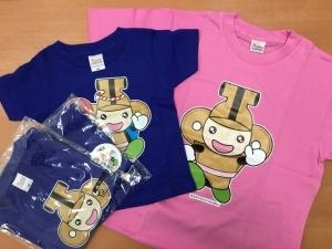 青とピンクの2種類のはにぽんTシャツの写真