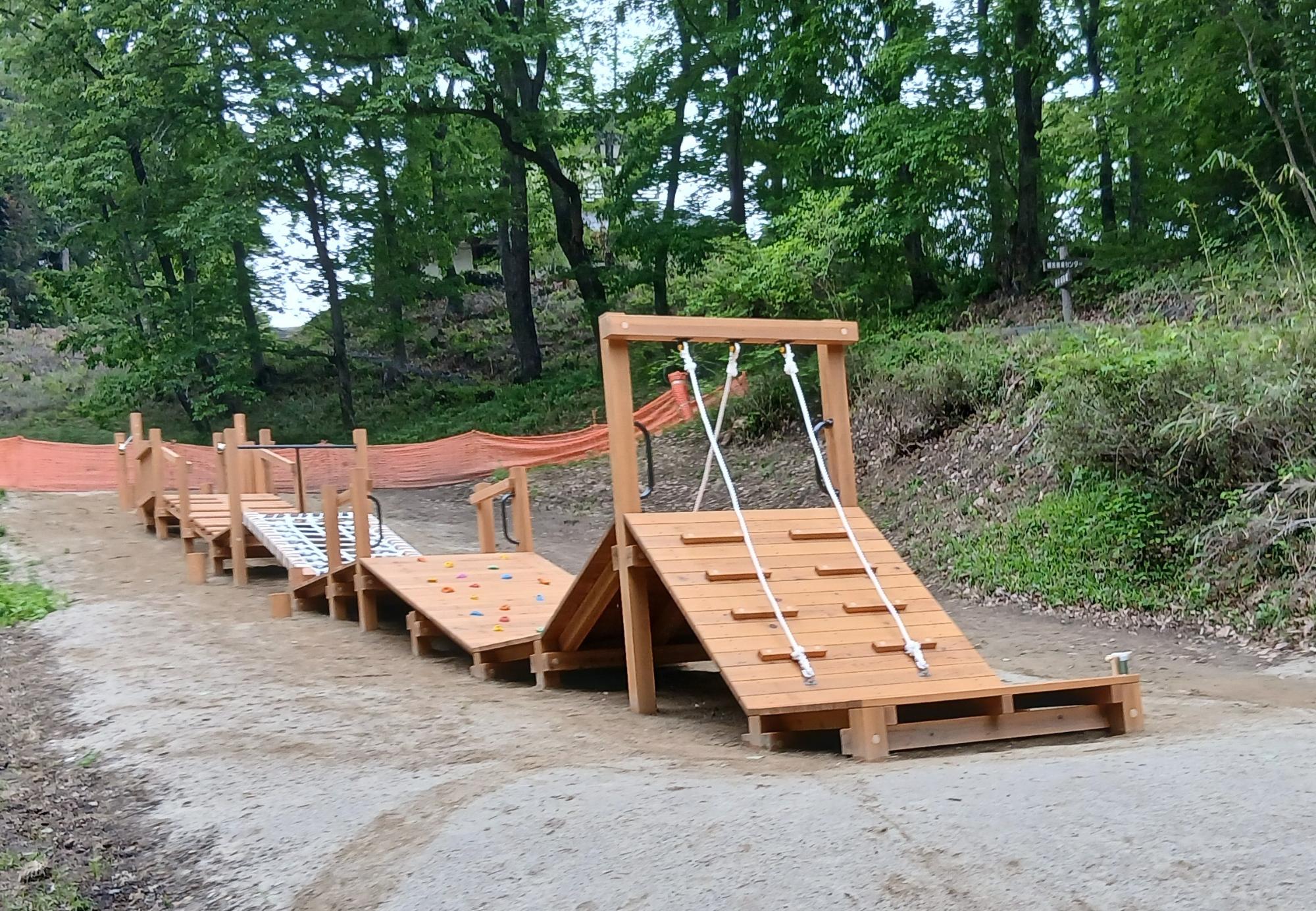 斜面アスレチック遊具