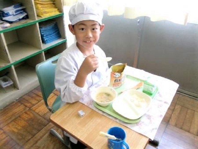 給食の様子2