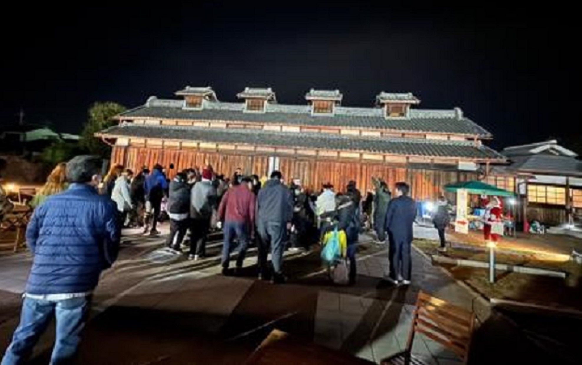 児玉だし競進社前でクリスマスやってみんべぇ！