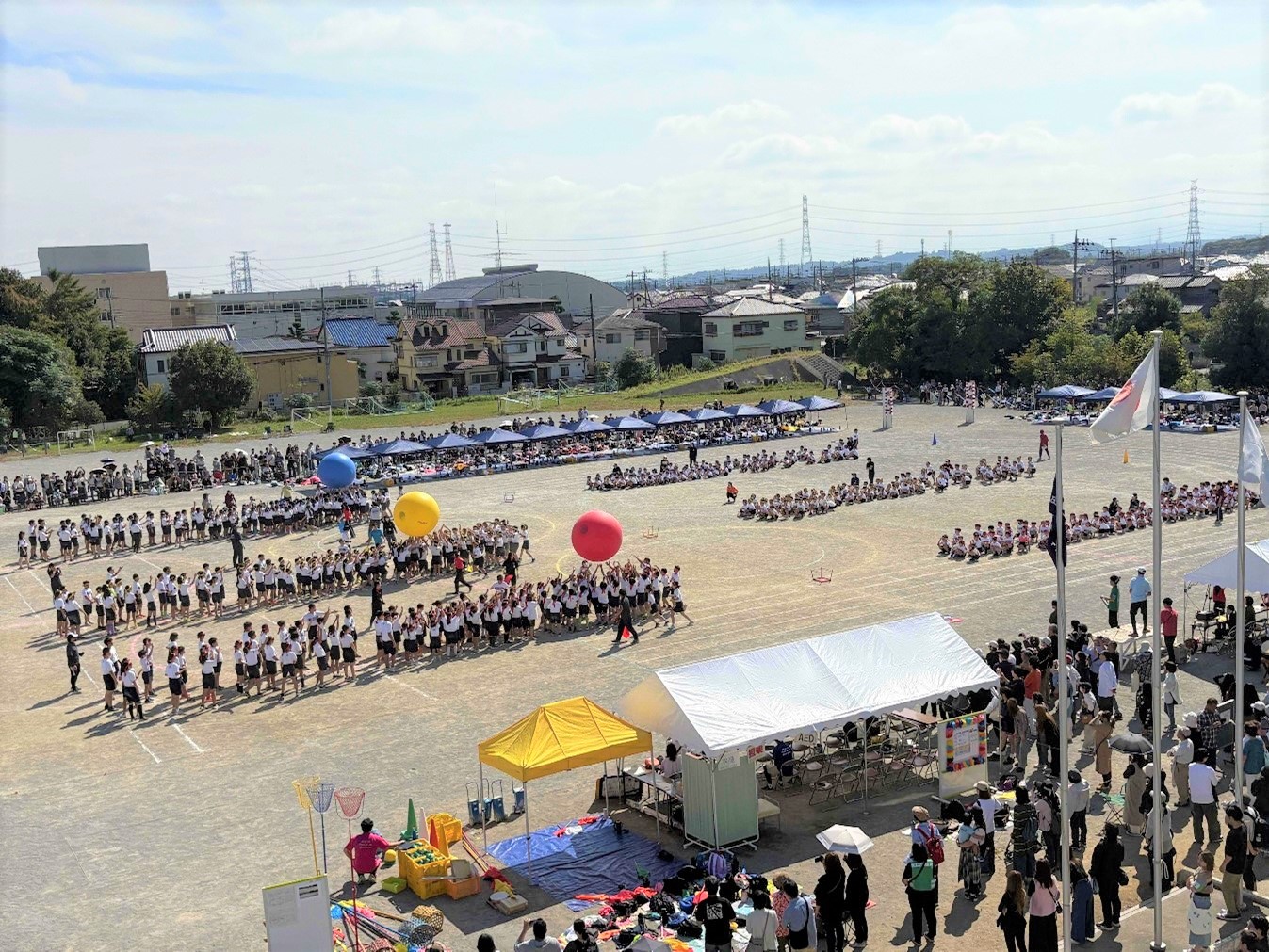 本庄東小全校色別対抗大玉送り