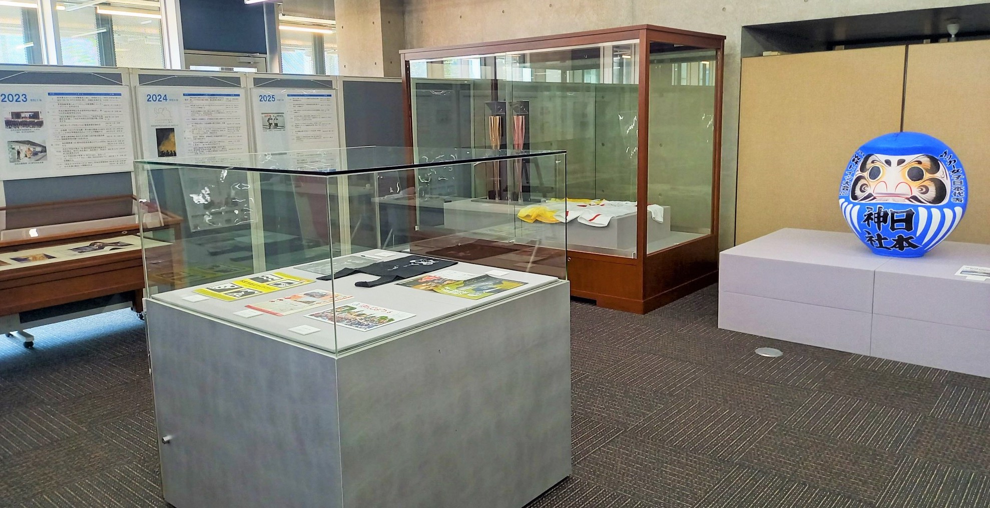 市制施行20周年記念展「本庄 20年の軌跡」の様子