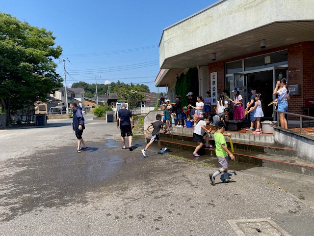 仁手公民館・北泉公民館  竹を使った水鉄砲作り