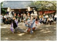 台町の獅子舞が披露されている写真