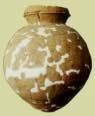 まるい花瓶のような形をした土器の画像