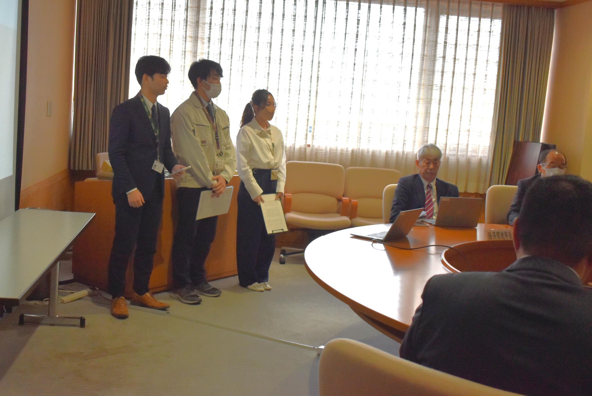 庁内検討委員会での報告
