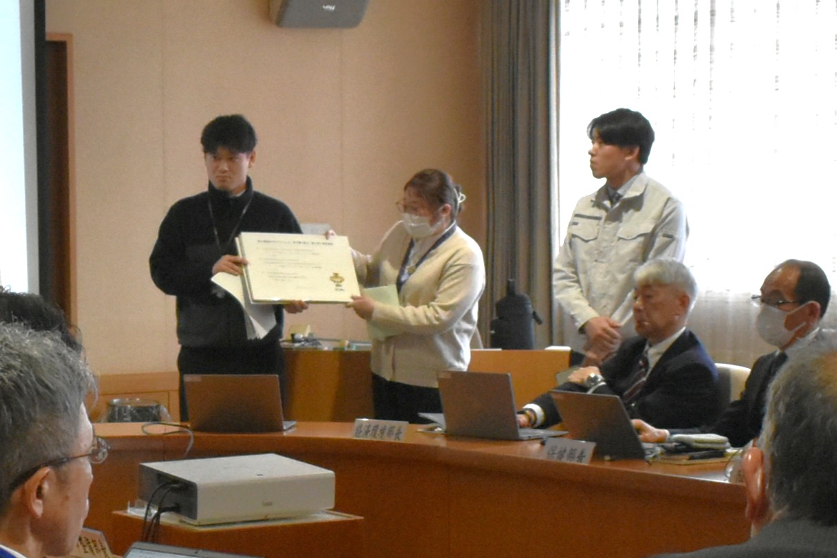 庁内検討委員会での報告