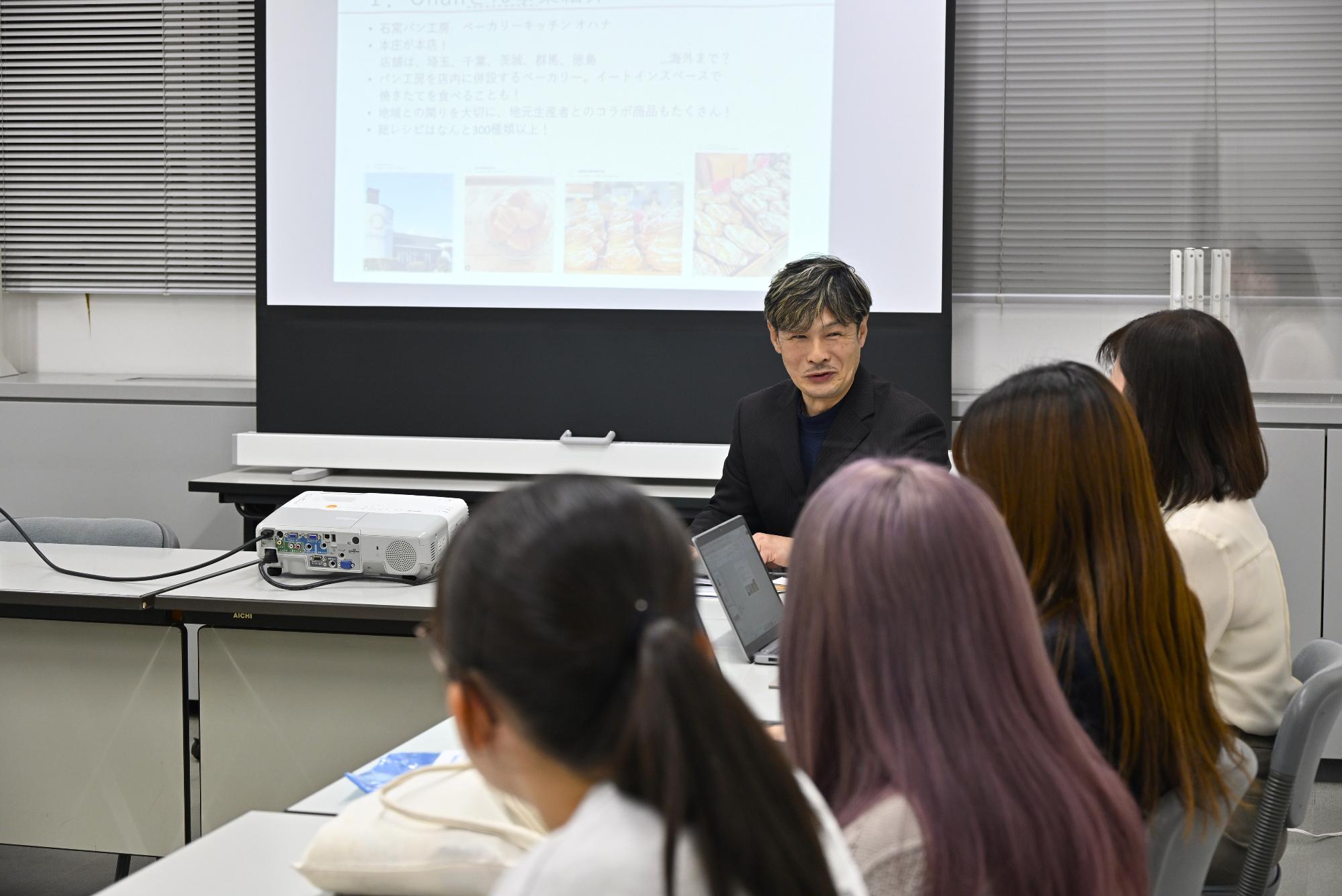 ベーカリーズキッチンオハナとのコラボ企画のワークショップの様子