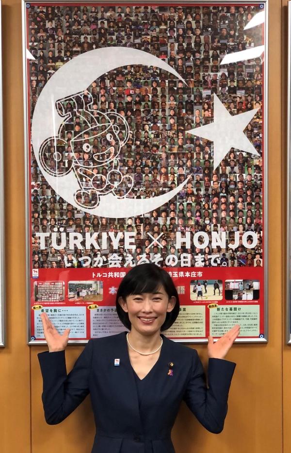 丸川大臣とポスター