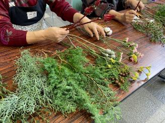 クリスマススワッグ作り